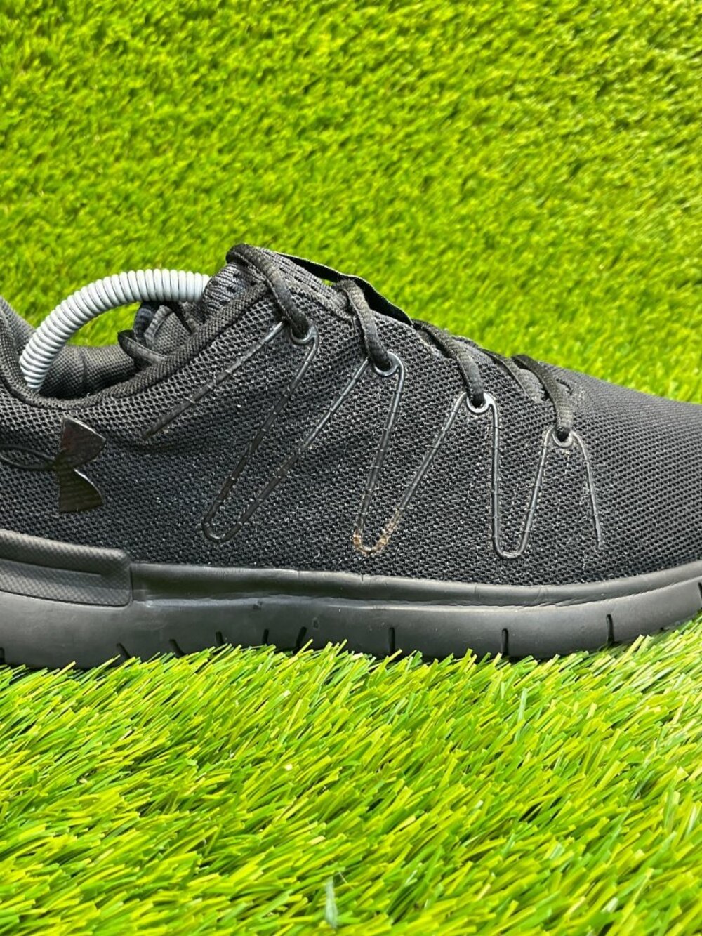 Under Armour Thrill 3 Mens Size 10 Black Athletic Running Walking Shoes Sneakers